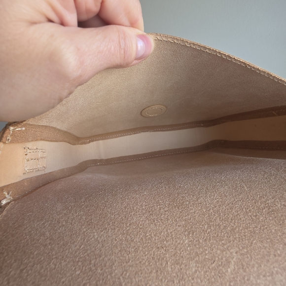 Nisolo Natural Tan Leather Crossbody - Picture 10 of 17
